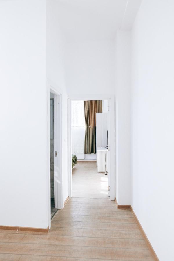 Neva Apartments Фэгэраш Экстерьер фото